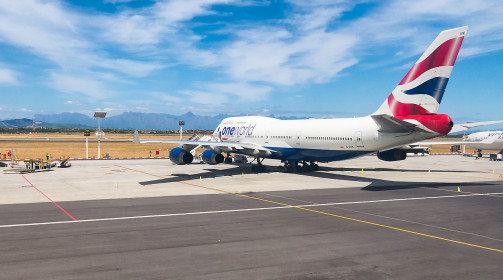  BA Boeing 747 in Cape Town, Hottentots Holland range in the background